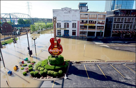 Flood waters in central Nashville (3 May 2010)
