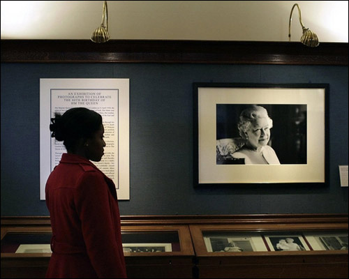 英女王照片展览