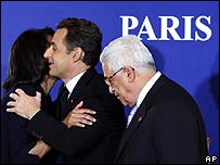 Nicolas Sarkozy, Condoleezza Rice e Mahmoud Abbas (dir.)