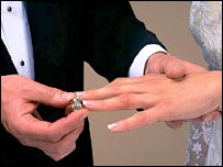 مردوں کے لیے شادی مضر عورتوں کے لیے موافق ثابت ہوتی ہے