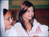 حدیقہ کیانی نے بچہ گود لے لیا