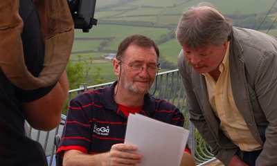 Ray helps Simon with the words