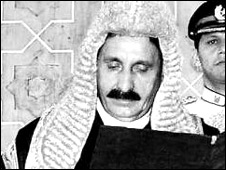 iftikhar_chaudhry_oath_uk.jpg