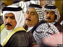 Líderes tribais em reuniões de xiitas e sunitas