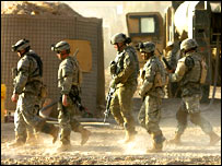 Tropas americanas em Ramadi, capital de Anbar, província que passou para controle iraquiano