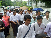 Người dân Miến Điện biểu tình phản đối việc tăng giá nhiên liệu