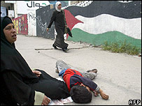 Filistin'de dilenen kadın ve çocuk