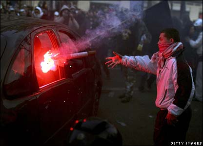 Tindak kekerasan mewarnai hari terakhir gelombang unjukrasa yang kebanyakan damai di seluruh Perancis untuk menentang UU ketenagakerjaan baru.