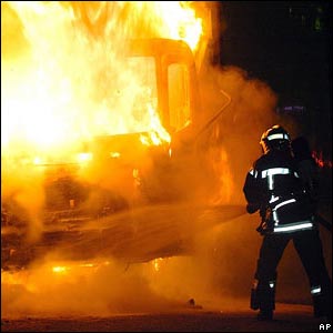 ve Francii se šíří nepokoje