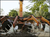 لاہور میں واقع پارک ایک اعلی سرکاری افسر کے بھائیوں کے ہیں