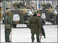 Tanques patrulham ruas da capital, Lhasa