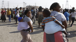 أسر الضحايا يتجهون للمنجم 