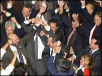 Parlamentares comemoram o resultado e parabenizam Aldo Rebelo