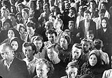 In 1946, a crowd of displaced persons in Vienna