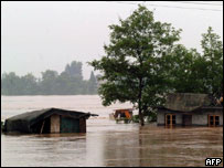 Enchente causada por tufão Rananim
