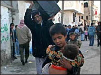 População em Gaza se muda após incursão de Israel