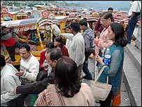 سیاحوں سے بھرا کشمیر