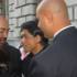 Shah Rukh being swamped by fans at the Chak De premiere
