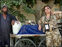 يک سرباز رومانيايی عضو آيساف در افغانستان