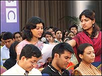 Bangladeş'te düzenlenen bir dinleyici programı