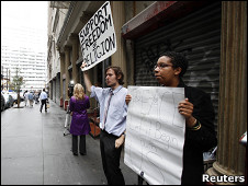 مؤيدون لمشروع المركز