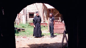 亞當（右），當年科索沃的一介書生