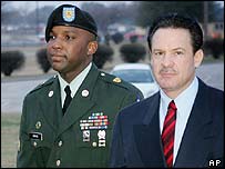 Ele também foi expulso do exército