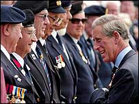 Thái tử Charles của Anh thăm hỏi cựu chiến binh 