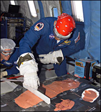 آزمايش مواد برای تعمير شاتل