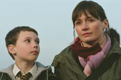Dear Frankie, starring Jack McElhone and Emily Mortimer
