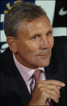 Ian Porterfield at a press conference