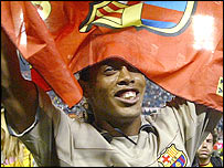 رونالدينيو قهرمانی را جشن می گيرد