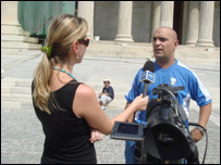 Repórter Andrea Wellbaum na Grécia