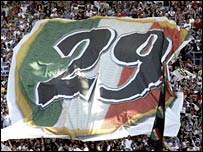 Juventus taraftarları, 29. şampiyonluklarını kutluyor.