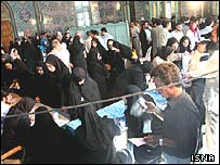 Volební místnost v Íránu