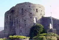 Y castell yng Nghastell Nedd