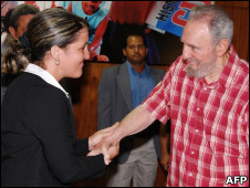 Fidel Catro en un encuentro con jóvenes comunistas