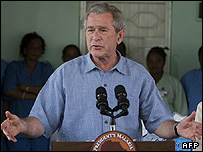 Bush em giro pela África (foto de arquivo: 17/02/2008)