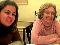 فیضہ حسن اپنی بیٹی کے ساتھ