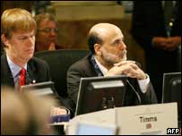 O secretário do Tesouro da Grã-Bretanha, Stephen Timms (esq.), e o presidente do Federal Reserve Bank, o Banco Central americano, Ben Bernanke