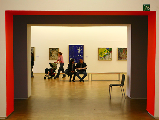 该艺术馆藏品达到6万件，是仅次于纽约现代艺术博物馆的第二大艺术馆。