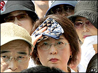 Khán giả nghe thủ tướng Koizumi phát biểu ngày 30.08.2005