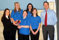 Disgyblion o Ysgol Uwchradd Aberdaugleddau