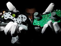 Consoles (Coyright Will Rose, Greenpeace)