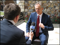 Tony Blair duke folur për BBC-në
