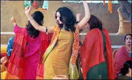 Girls dancing in Monsoon Wedding 