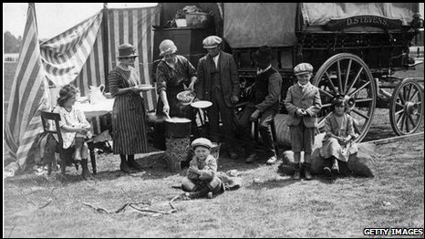 歐洲人對吉普賽人最初的好奇，很快就被持續的迫害、歧視、甚至種族滅絕屠殺所取代。