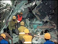 Equipes de resgate em Riad