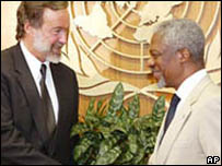 O chanceler argentino, Rafael Bielsa (esq.) com Kofi Annan