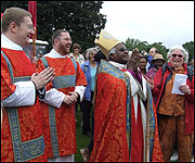 Archbishop Desmond Tutu offers up thanks
